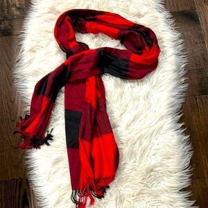 Stylish GAP Buffalo Check Scarf